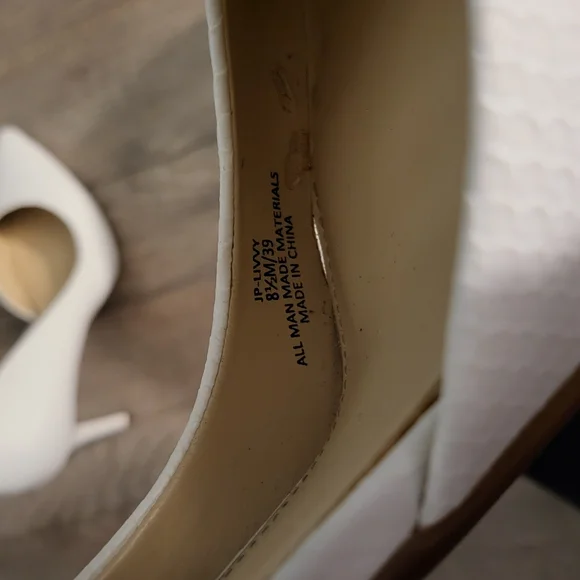 Elegant White Stilettos - Picture 9 of 9